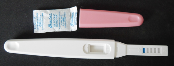 Sensibilità Hcg Urine Rapid Test Cassette/ Strip/ Pen Kit 5-15 minuti Tempo di lettura 24 mesi Durabilità